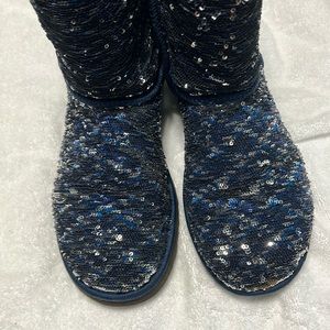 Ugg size 10 Woman blue & Silver Sequence. NO sequence missing. Great condition